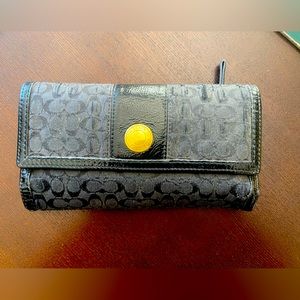 Vintage Coach Ladies Black Leather Wallet with Black Patent Trim - used.